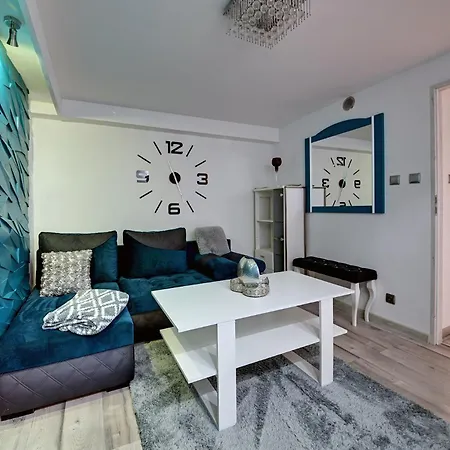 Rentplanet - Jednosci Narodowej Apartment *