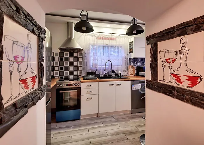 Rentplanet - Jednosci Narodowej Apartment